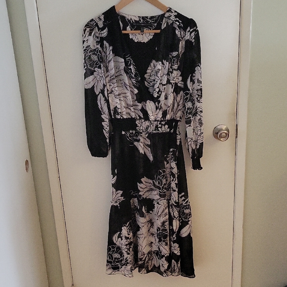 White House Black Market White And Black Midi Wrap Dress, Sz 6